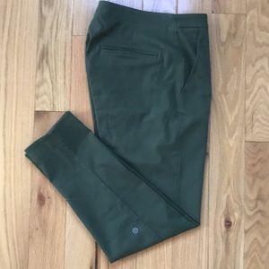Lululemon &go City Trek Trouser 26” *Fatigue Green